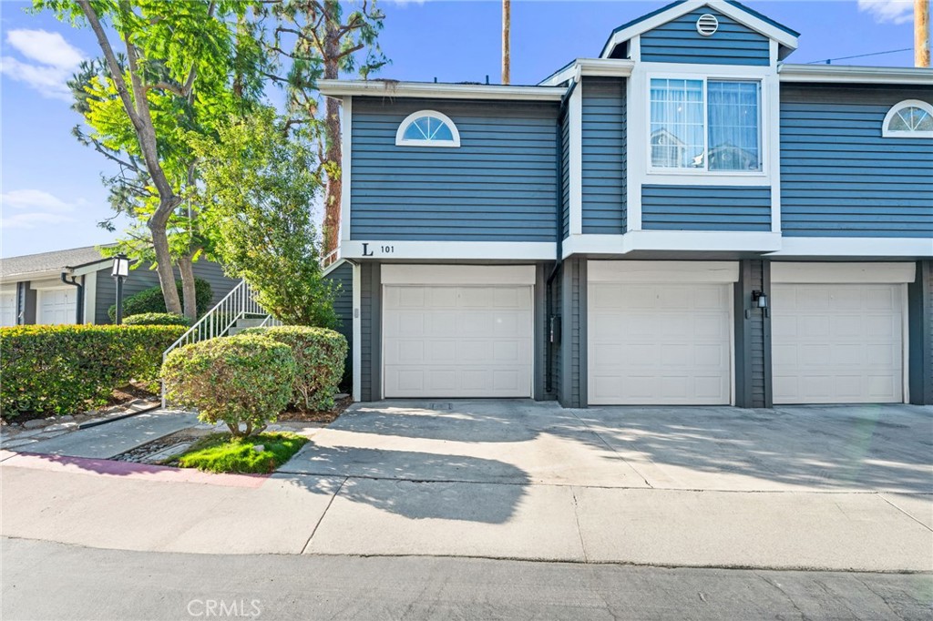 Costa Mesa, California, 92626, United States, 2 Bedrooms Bedrooms, ,2 BathroomsBathrooms,Residential,For Sale,1928708