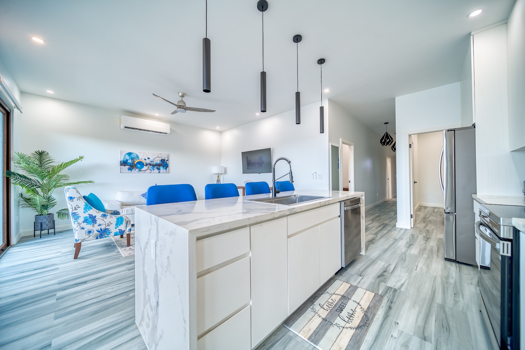  Top Floor Condo at Acqua di Mare, West Bay - 物件實景