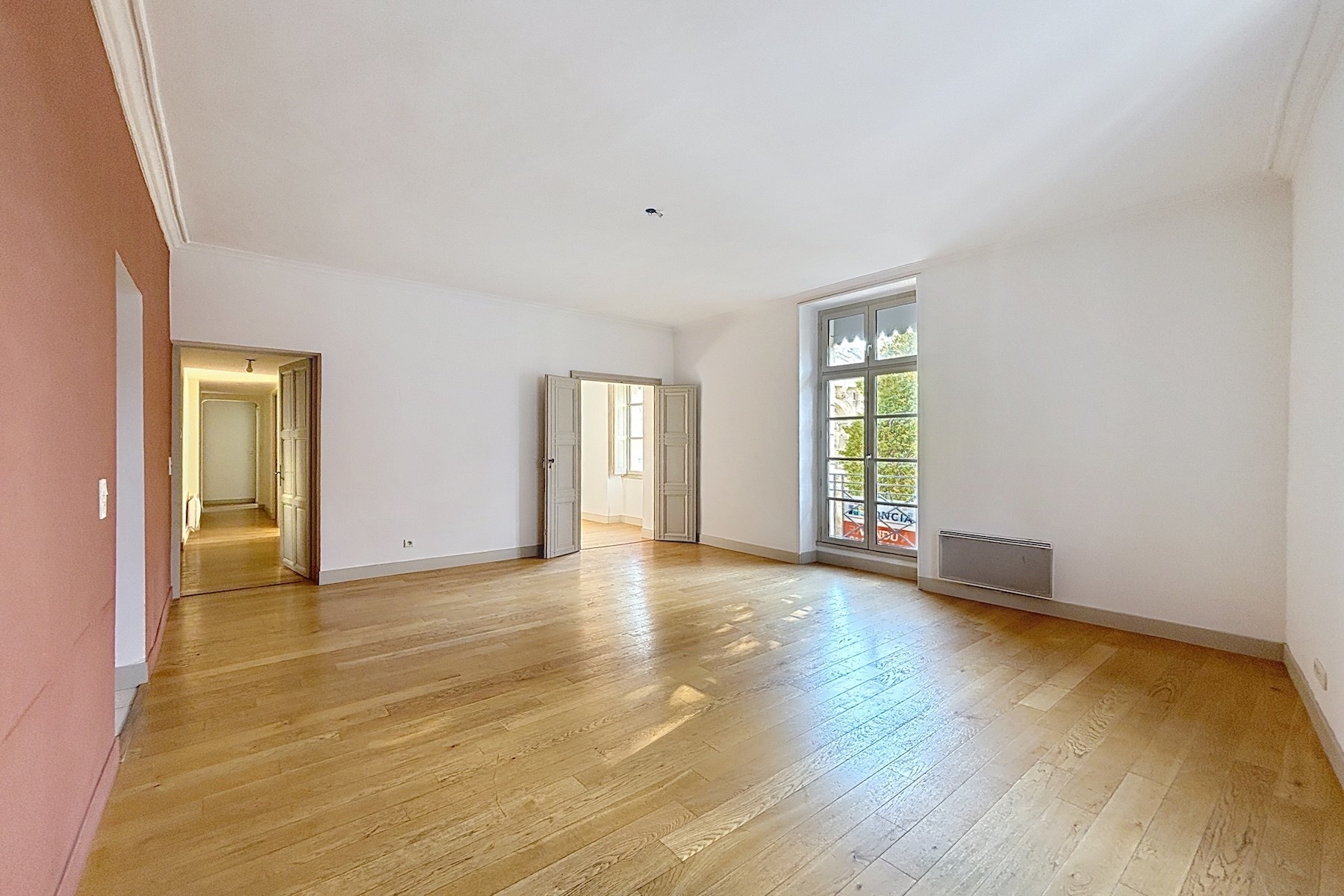 Sophisticated Apartment Facing the Iconic Nîmes Arena – A UNESCO-Listed Heritag… - 物件實景