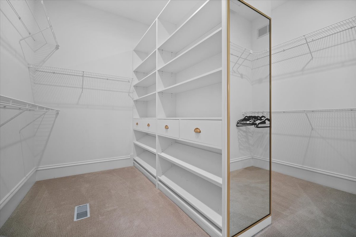 Bloomington, Illinois, 61704, United States, 4 Bedrooms Bedrooms, ,7 BathroomsBathrooms,Residential,For Sale,1941288