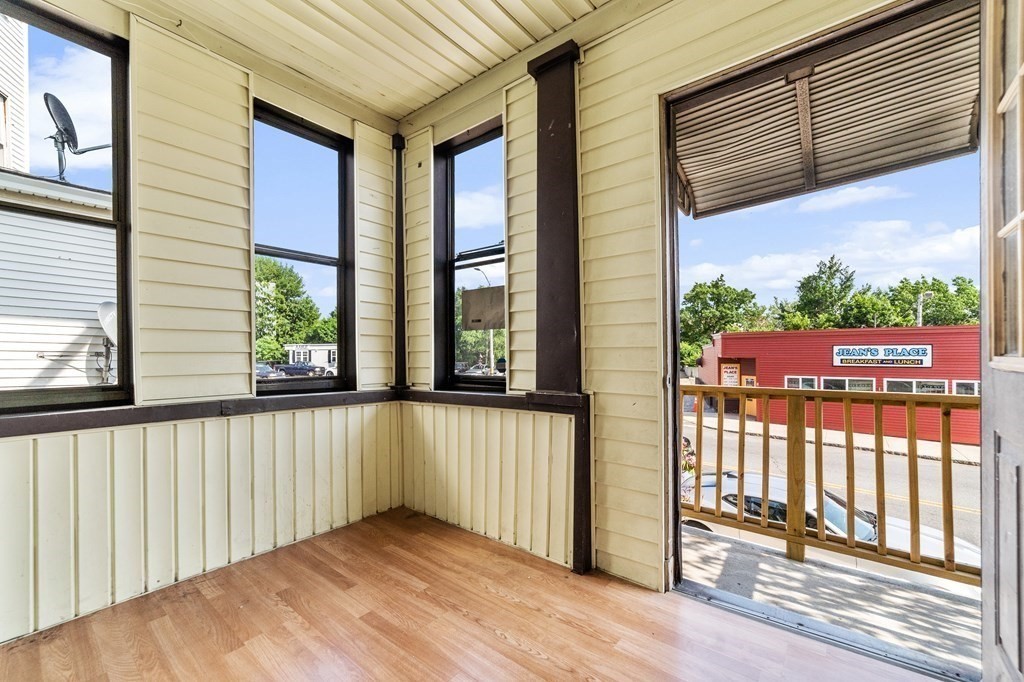 Worcester, Massachusetts, 01603-2339, United States, 9 Bedrooms Bedrooms, ,Residential,For Sale,1979601