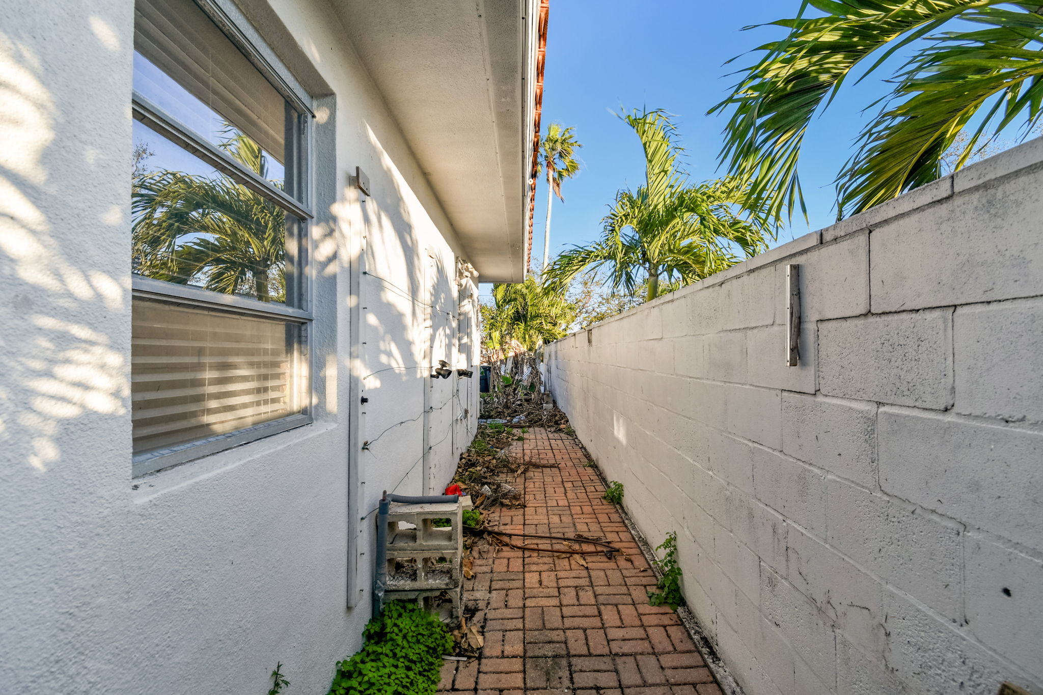 Clearwater, Florida, 33755, United States, 3 Bedrooms Bedrooms, ,2 BathroomsBathrooms,Residential,For Sale,1980754