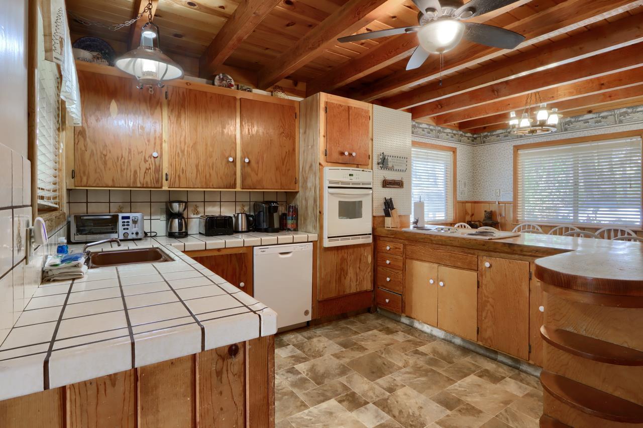 Yosemite, California, 95389, United States, 5 Bedrooms Bedrooms, ,4 BathroomsBathrooms,Residential,For Sale,2048159
