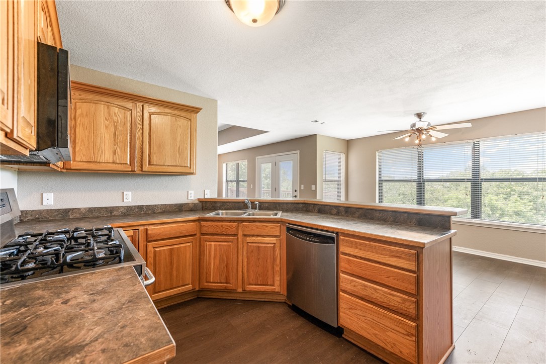 Huntsville, Arkansas, 72740, United States, 3 Bedrooms Bedrooms, ,4 BathroomsBathrooms,Residential,For Sale,1907713