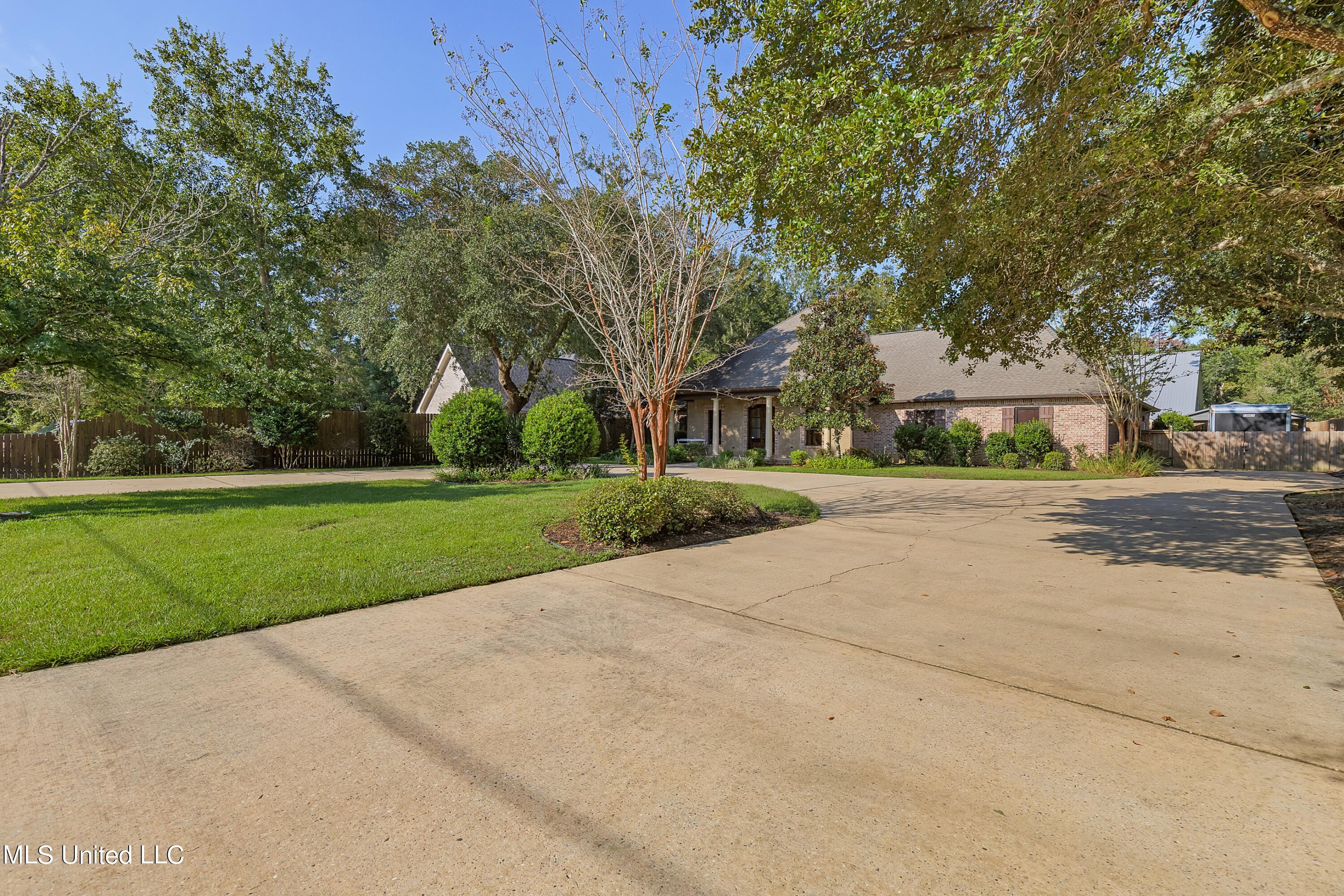 Ocean Springs, Mississippi, 39564, United States, 4 Bedrooms Bedrooms, ,3 BathroomsBathrooms,Residential,For Sale,1978241