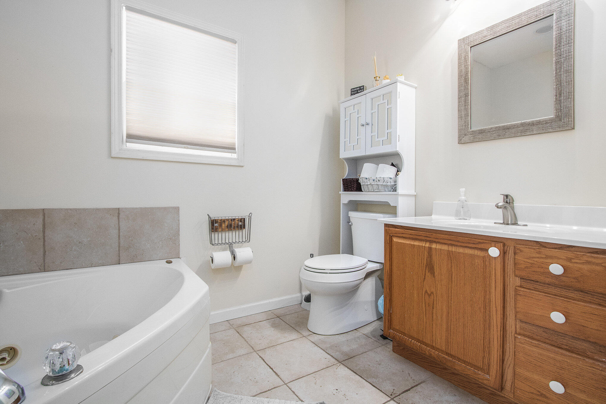 Edwardsburg, Michigan, 49112, United States, 6 Bedrooms Bedrooms, ,4 BathroomsBathrooms,Residential,For Sale,1940260