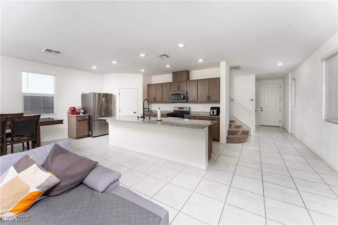 Las Vegas, Nevada, 89141, United States, 5 Bedrooms Bedrooms, ,4 BathroomsBathrooms,Residential,For Sale,1951084