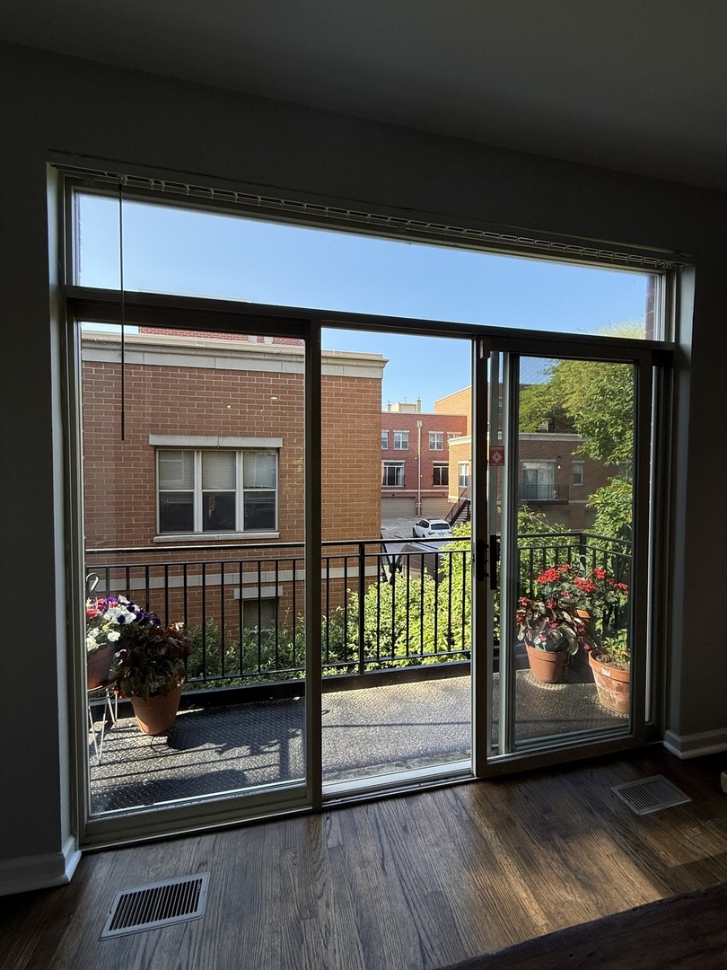 Chicago, Illinois, 60610, United States, 3 Bedrooms Bedrooms, ,3 BathroomsBathrooms,Residential,For Sale,1928687