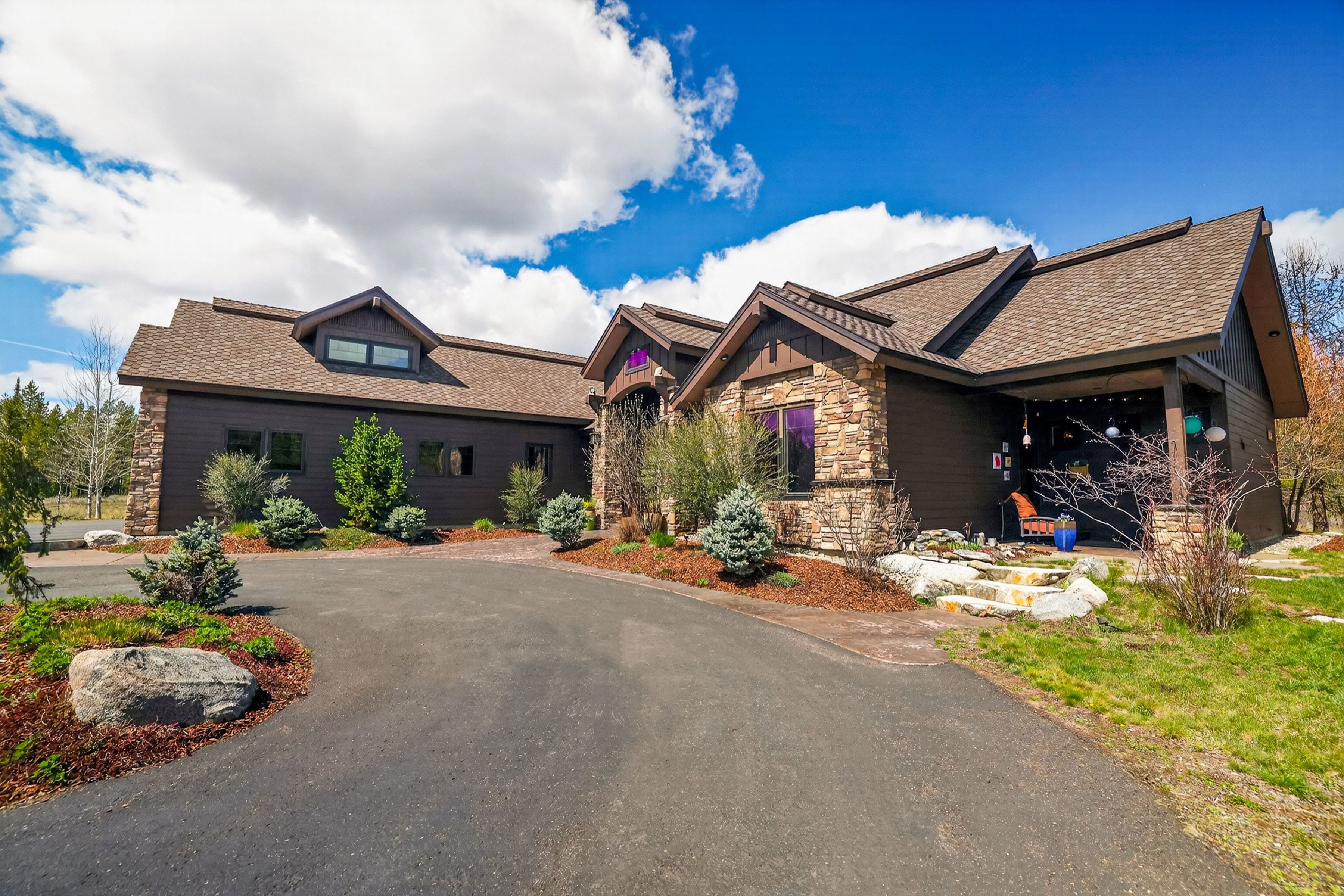  Stunning Home with Payette River Frontage on 2.66 Acres in McCall, Idaho - 物件實景