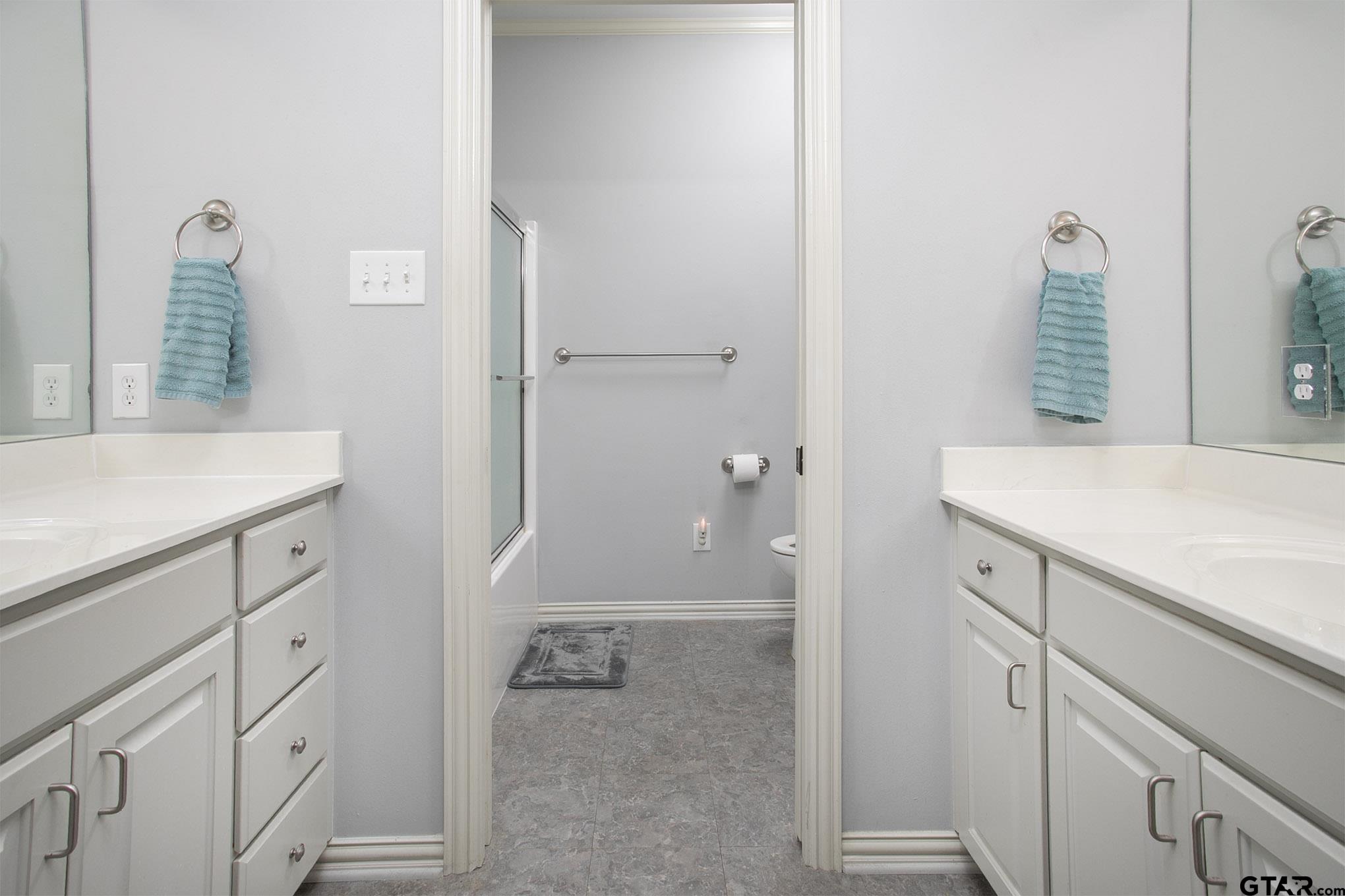 Flint, Texas, 75762, United States, 4 Bedrooms Bedrooms, ,4 BathroomsBathrooms,Residential,For Sale,1817610