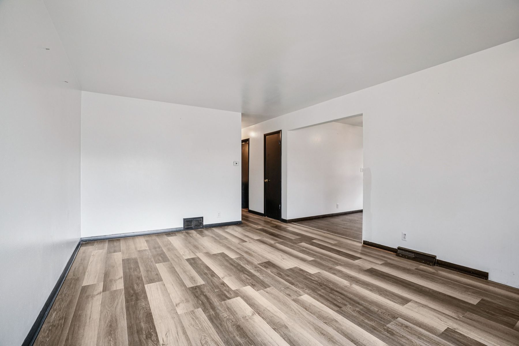  Turnkey Three Bedroom Ranch - 物件實景
