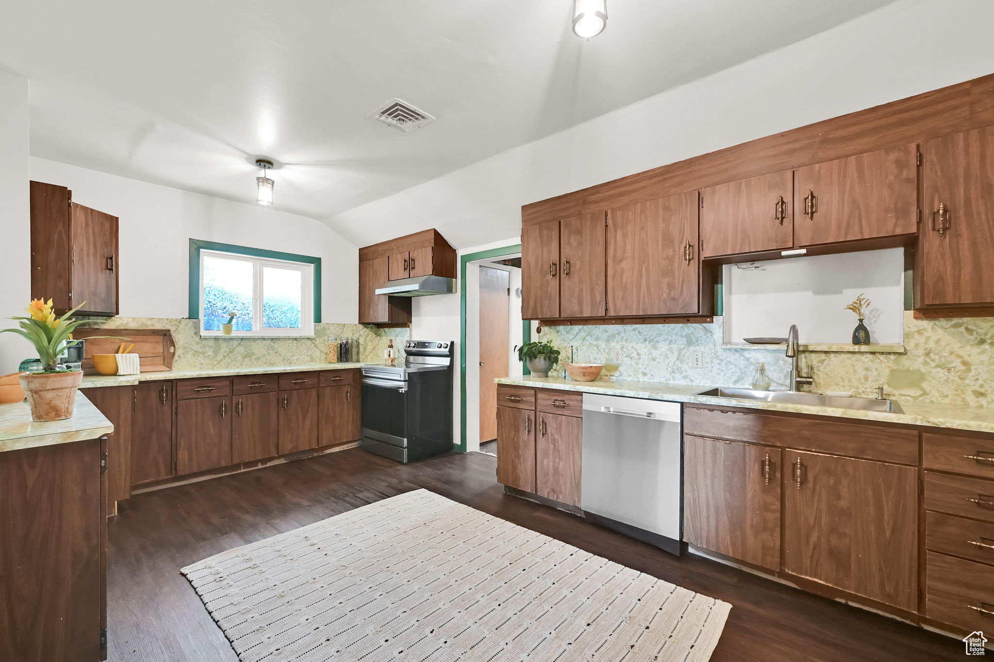 Salt Lake City, Utah, 84103, United States, 3 Bedrooms Bedrooms, ,2 BathroomsBathrooms,Residential,For Sale,1925078
