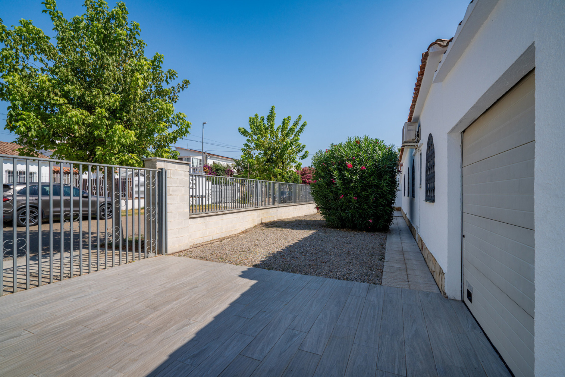  Magnificent property with 25 m of mooring and garage for boats. - 物件實景