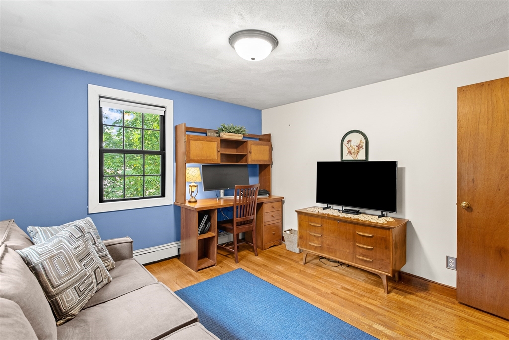 Waltham, Massachusetts, 02451, United States, 4 Bedrooms Bedrooms, ,2 BathroomsBathrooms,Residential,For Sale,1914074