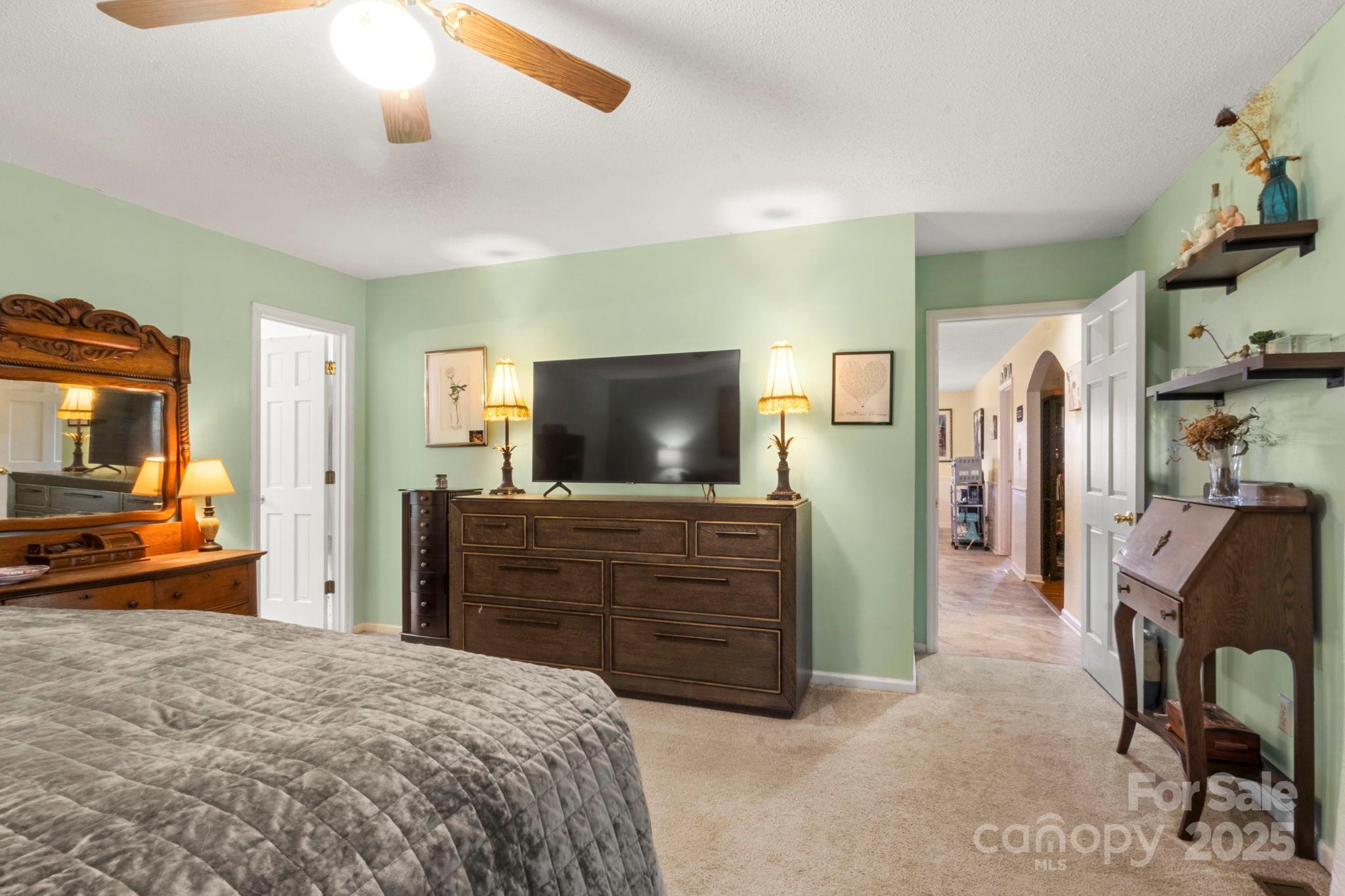 Lincolnton, North Carolina, 28092, United States, 4 Bedrooms Bedrooms, ,3 BathroomsBathrooms,Residential,For Sale,1989140