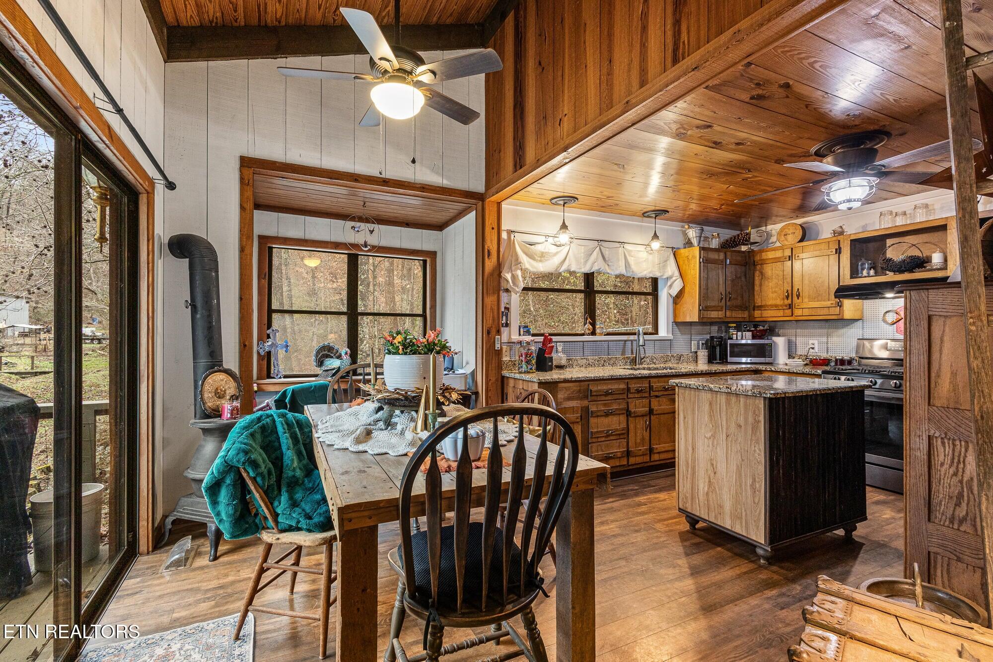 Englewood, Tennessee, 37329, United States, 2 Bedrooms Bedrooms, ,3 BathroomsBathrooms,Residential,For Sale,2002536