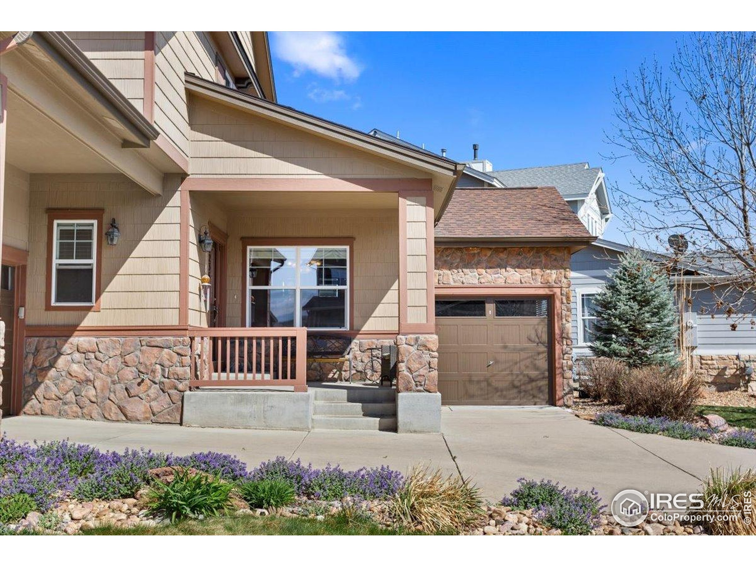 Longmont, Colorado, 80503, United States, 4 Bedrooms Bedrooms, ,3 BathroomsBathrooms,Residential,For Sale,1910378