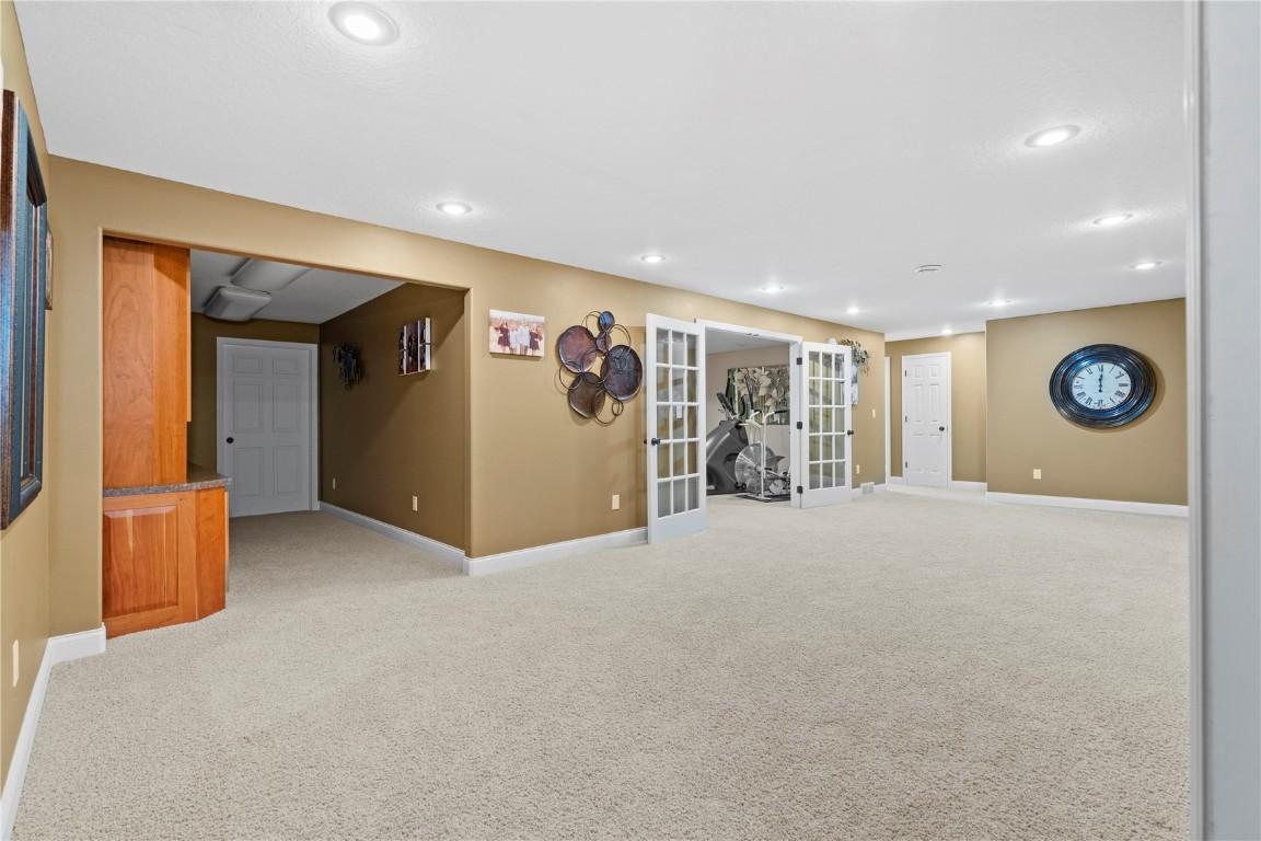 Vinton, Iowa, 52349, United States, 5 Bedrooms Bedrooms, ,3 BathroomsBathrooms,Residential,For Sale,1979270