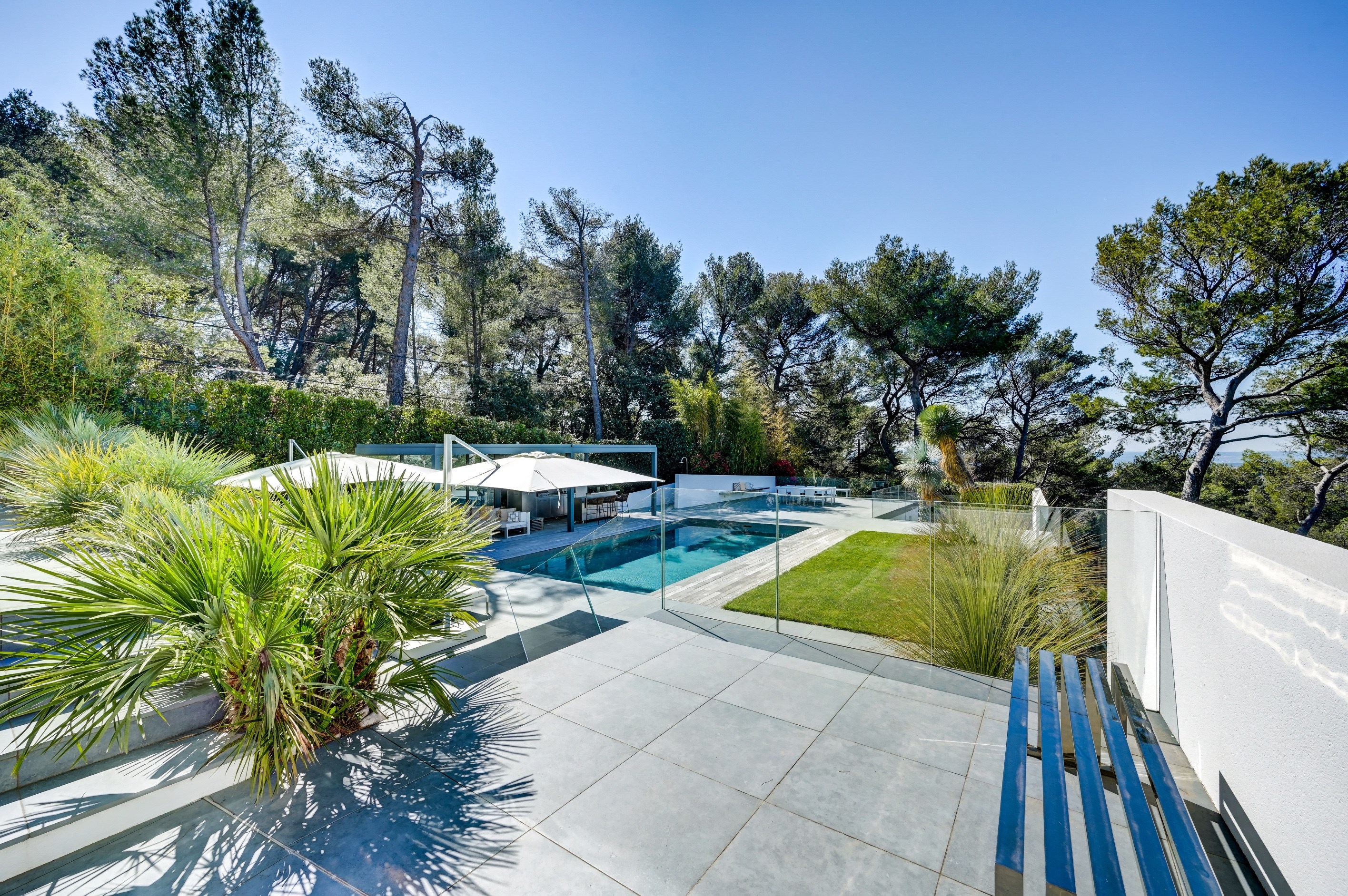  Les Pinchinats — Contemporary Property in a Dominant Position on 7,000 sqm with… - 物件實景