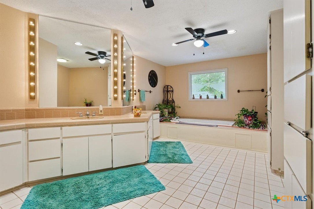 Salado, Texas, 76571, United States, 3 Bedrooms Bedrooms, ,3 BathroomsBathrooms,Residential,For Sale,1976351