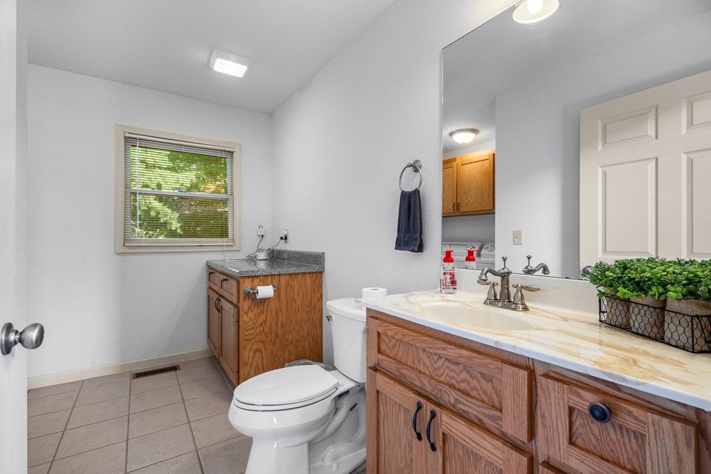 Murphy, North Carolina, 28096, United States, 4 Bedrooms Bedrooms, ,4 BathroomsBathrooms,Residential,For Sale,1871298