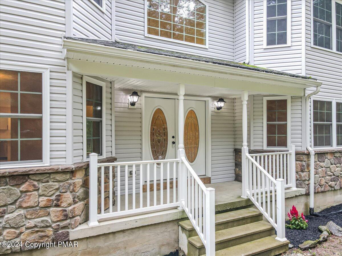 Stroudsburg, Pennsylvania, 18360, United States, 4 Bedrooms Bedrooms, ,3 BathroomsBathrooms,Residential,For Sale,1858014