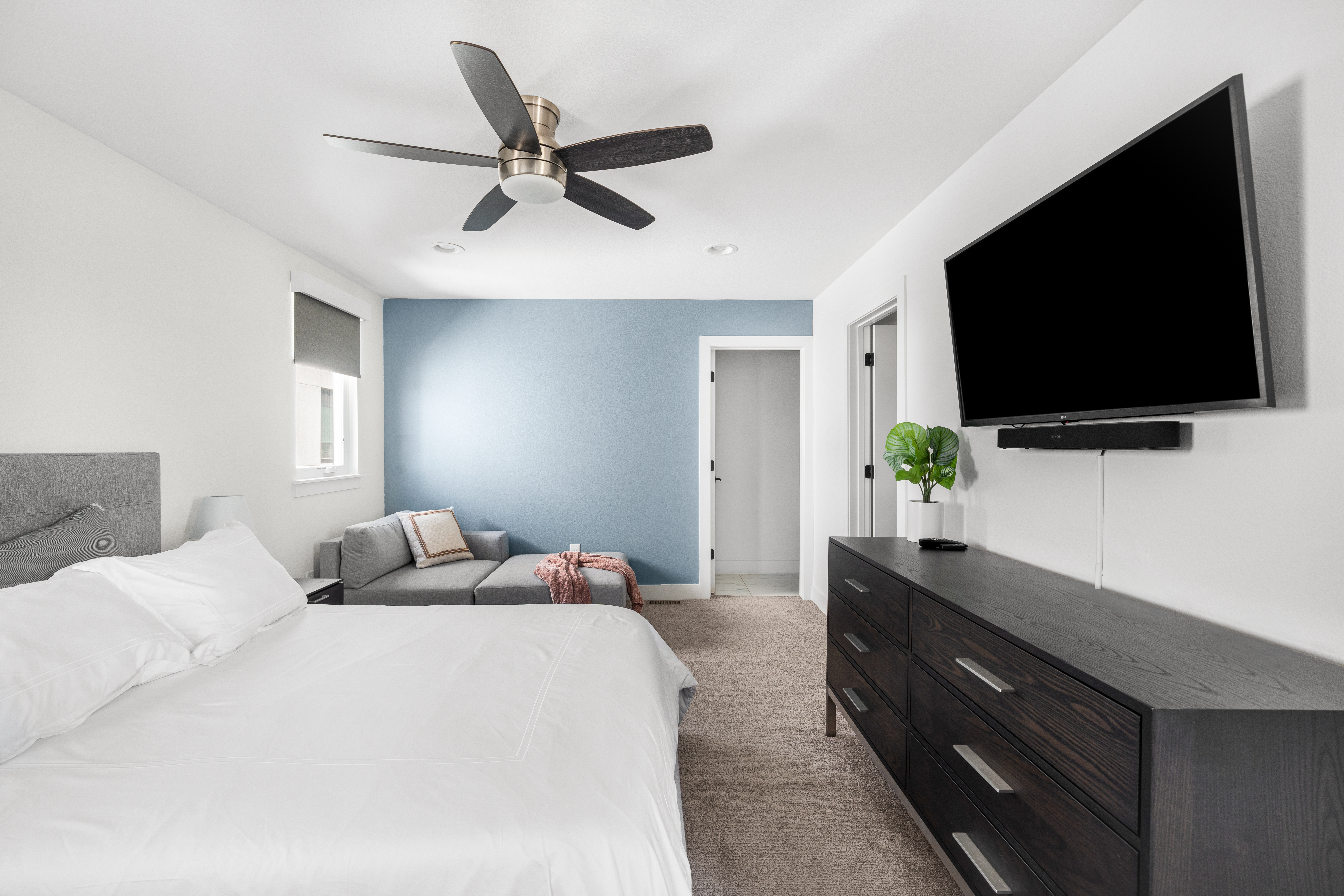  Sweeping, Unobstructed Mountain Views From This Sloan