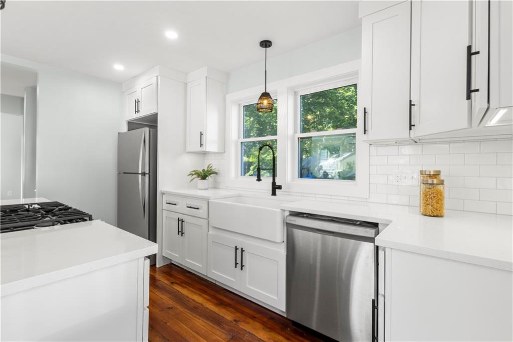 Warwick, Rhode Island, 02888, United States, 3 Bedrooms Bedrooms, ,3 BathroomsBathrooms,Residential,For Sale,2005578