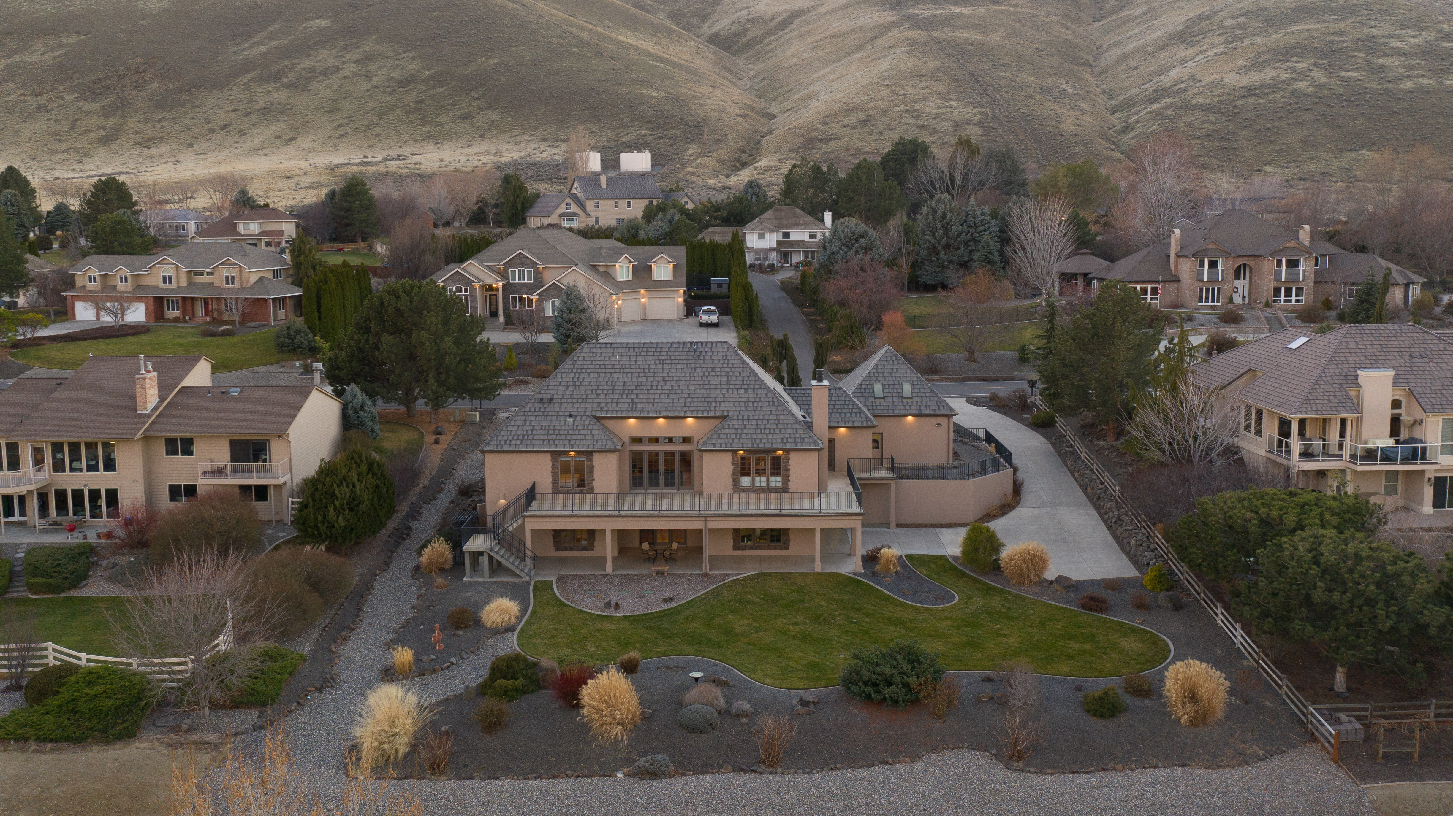  Quality Custom Home - 物件實景