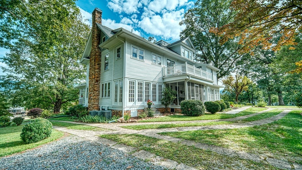 Andrews, North Carolina, 28901, United States, 5 Bedrooms Bedrooms, ,4 BathroomsBathrooms,Residential,For Sale,1912195
