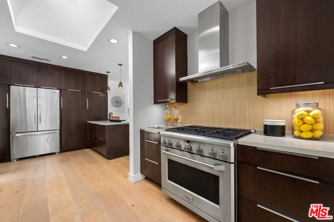 Los Angeles, California, 90064, United States, 3 Bedrooms Bedrooms, ,4 BathroomsBathrooms,Residential,For Sale,1940581