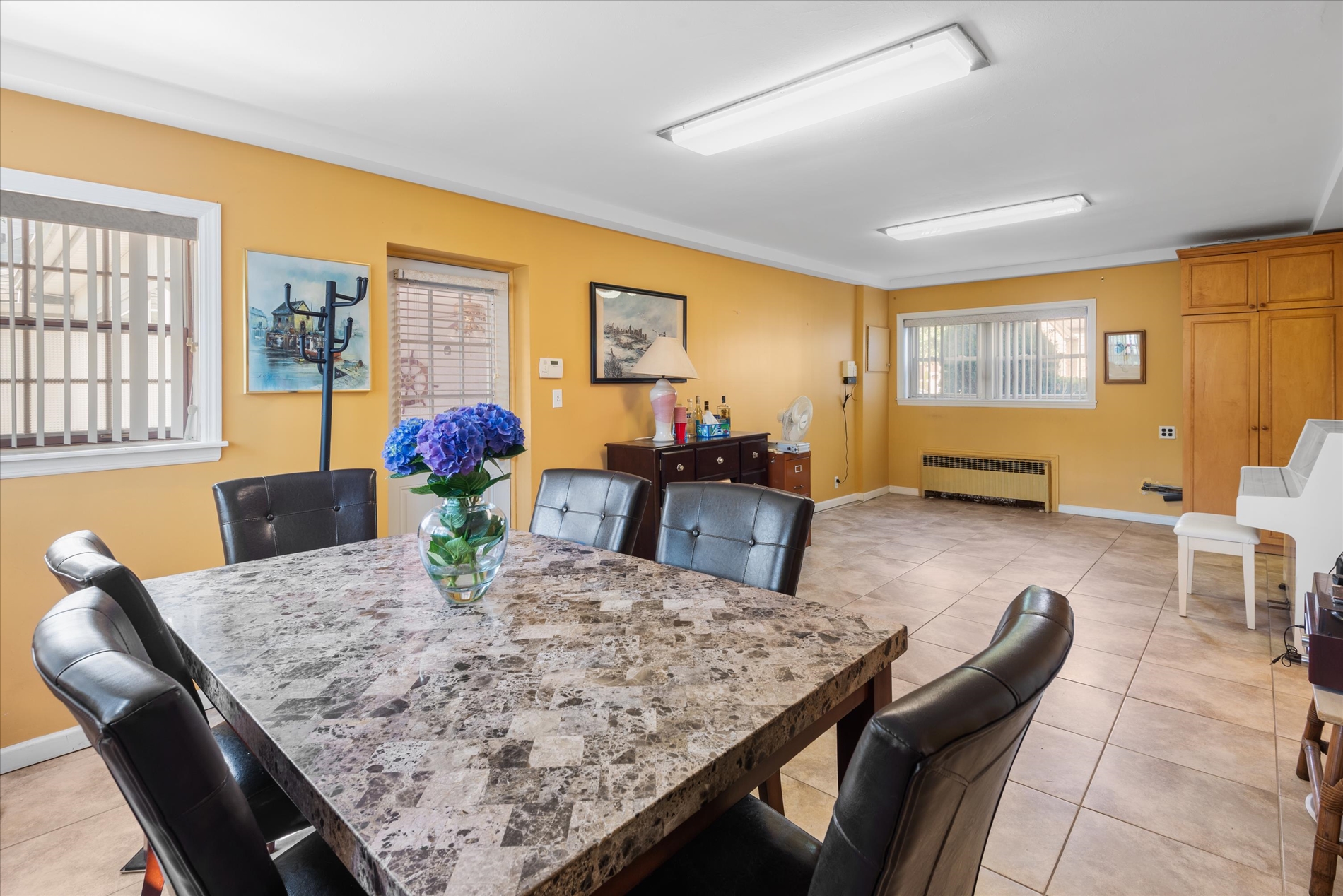 Howard Beach, New York, 11414, United States, 4 Bedrooms Bedrooms, ,3 BathroomsBathrooms,Residential,For Sale,1835164