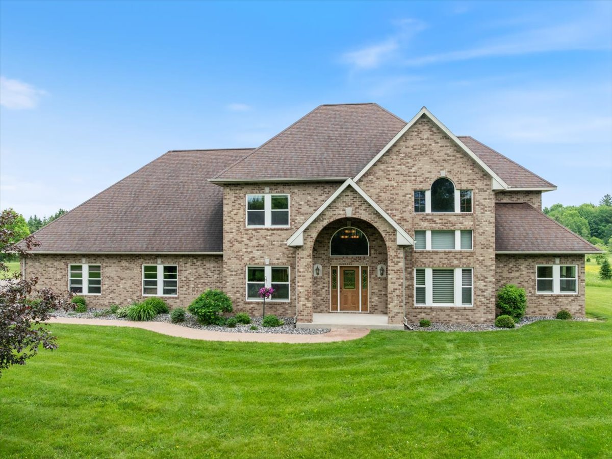 Medford, Wisconsin, 54451, United States, 4 Bedrooms Bedrooms, ,5 BathroomsBathrooms,Residential,For Sale,1881701