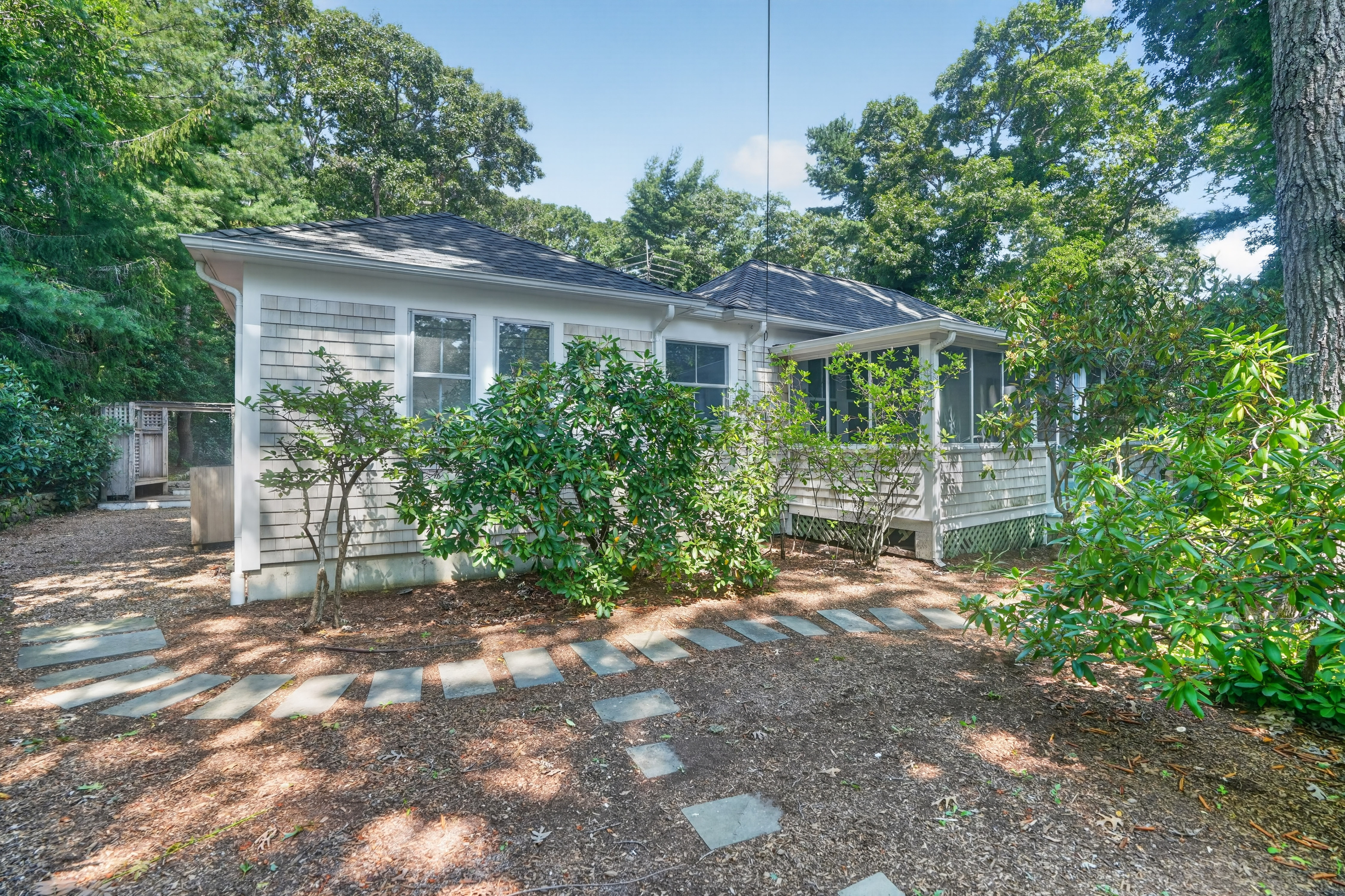  Expanded Vineyard Haven Cottage with In-law Suite, Garage, and Detached Studio - 物件實景