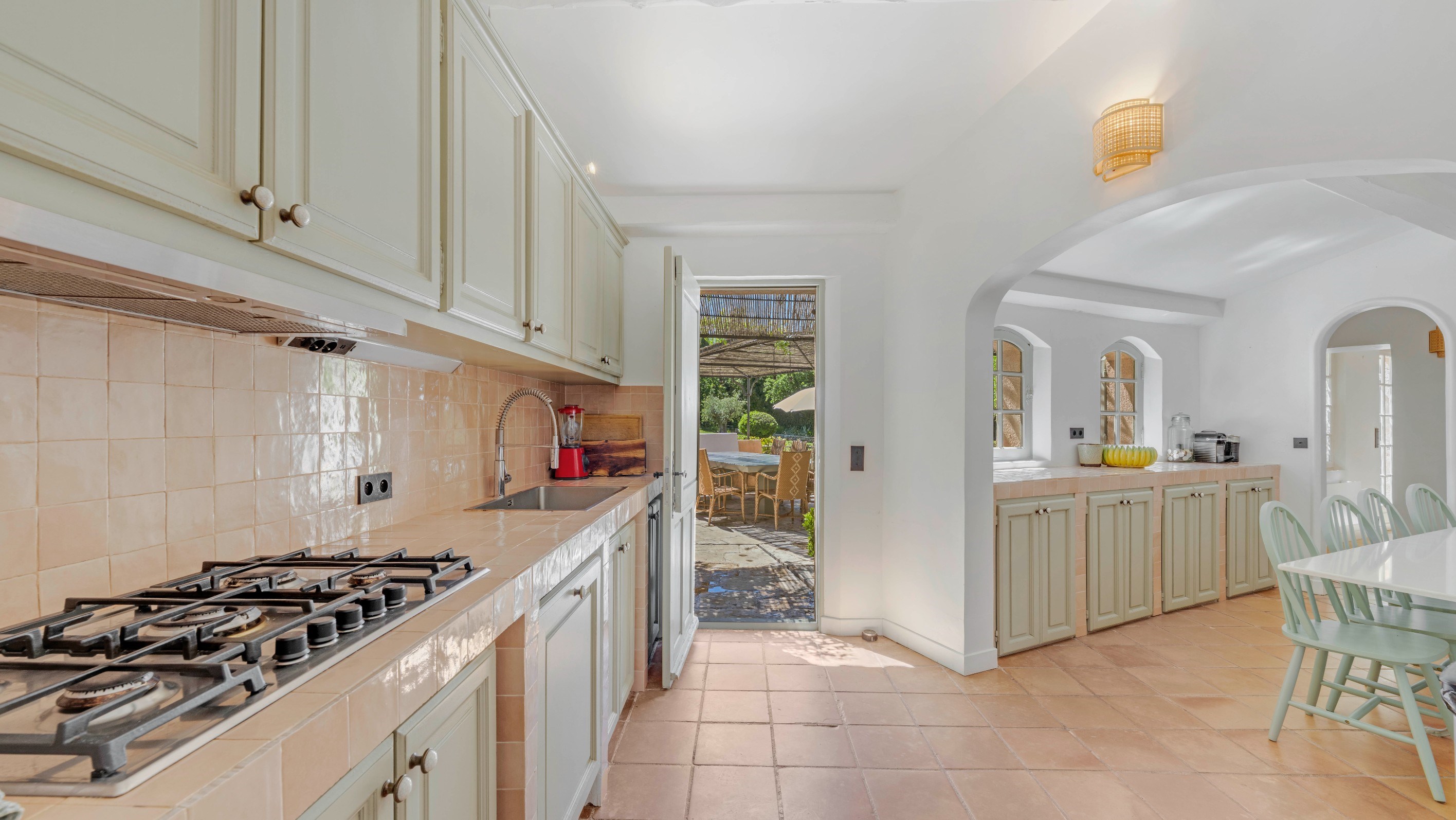  Provençal villa of 210 m² with swimming pool and landscaped garden near Pampelo… - 物件實景