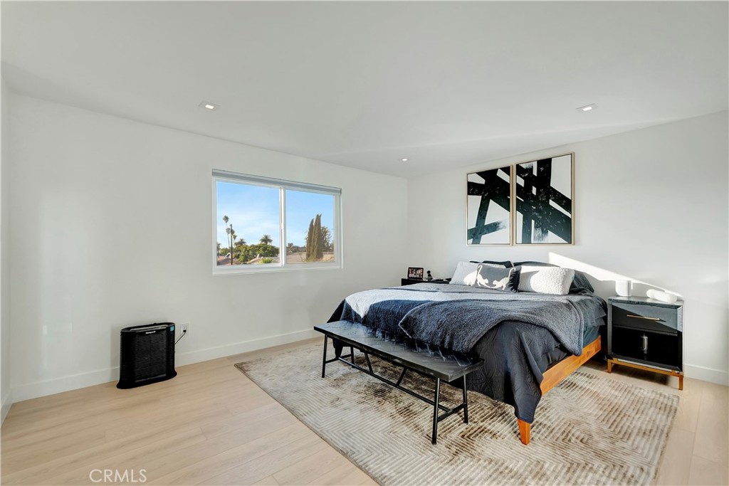 Long Beach, California, 90814, United States, 2 Bedrooms Bedrooms, ,1 BathroomBathrooms,Residential,For Sale,1989158