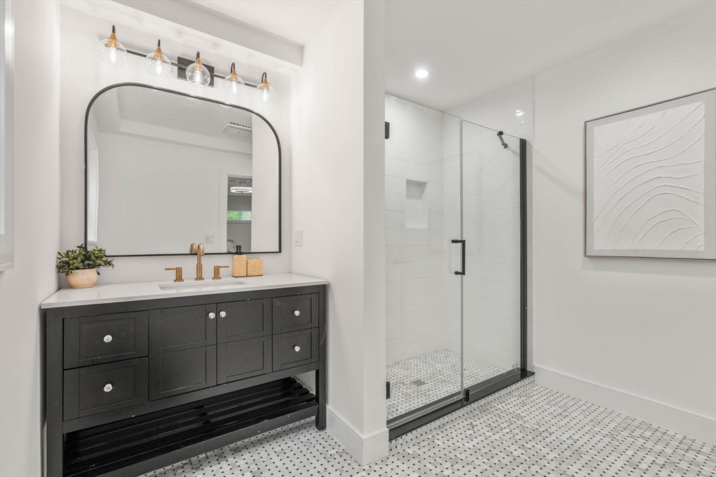 Weston, Massachusetts, 02493, United States, 4 Bedrooms Bedrooms, ,5 BathroomsBathrooms,Residential,For Sale,1989089