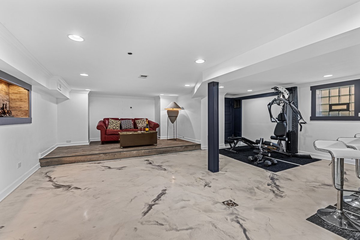 Elmwood Park, Illinois, 60707, United States, 5 Bedrooms Bedrooms, ,3 BathroomsBathrooms,Residential,For Sale,1916945
