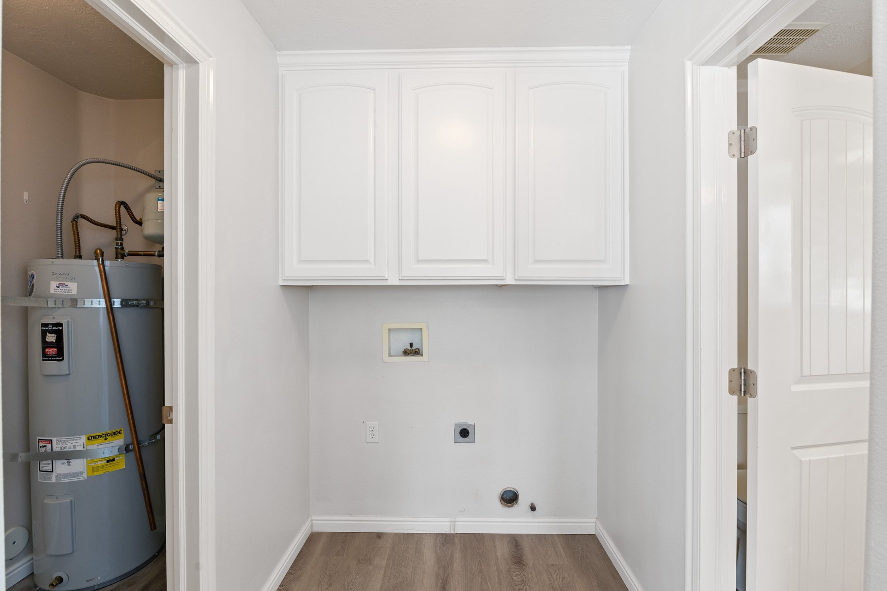  Private End Unit Townhome Near College, Hospital & Shopping – Move-In Ready - 物件實景
