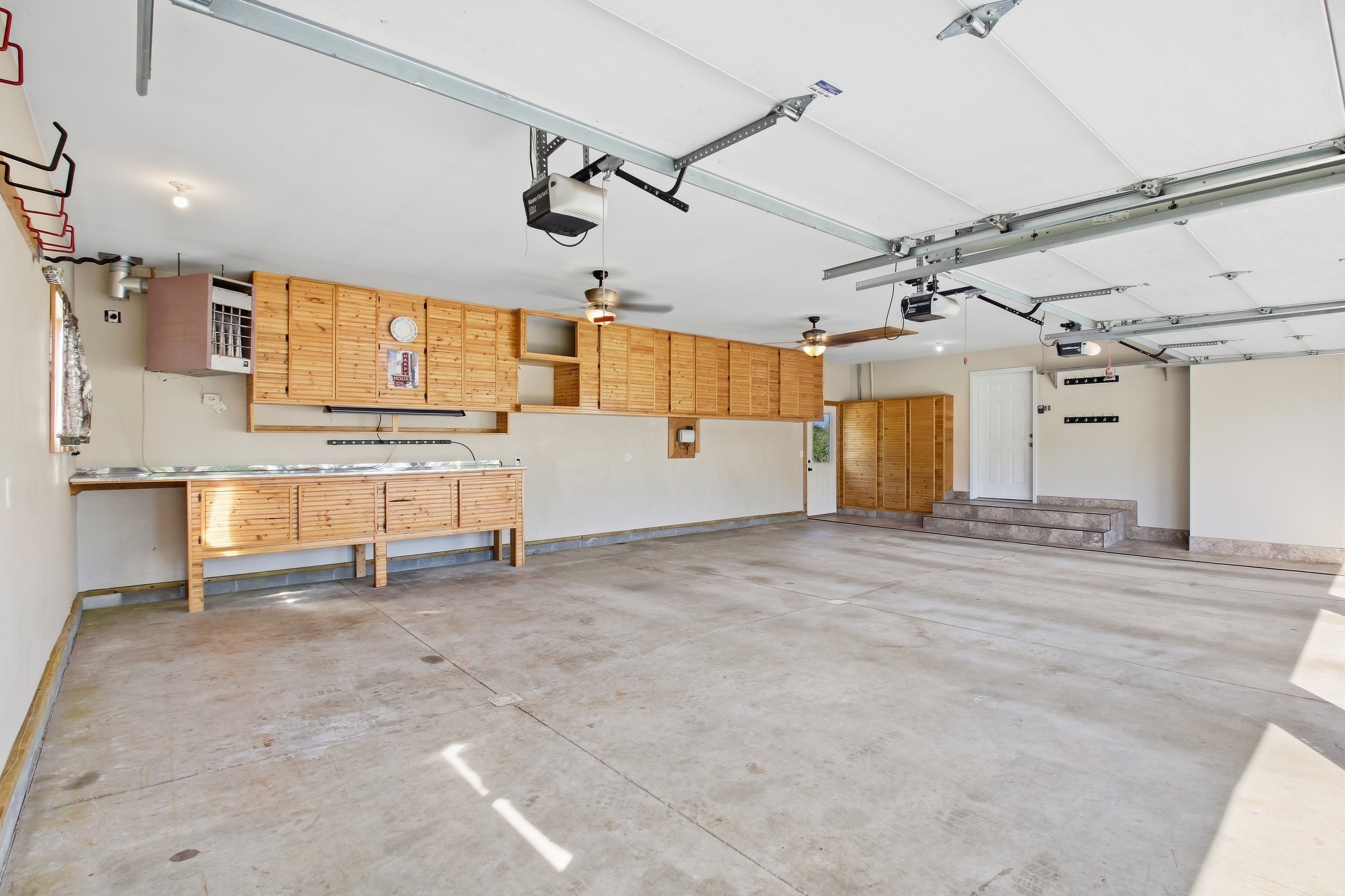  Spacious Five-Bedroom Home on One Acre in Montevideo - 物件實景