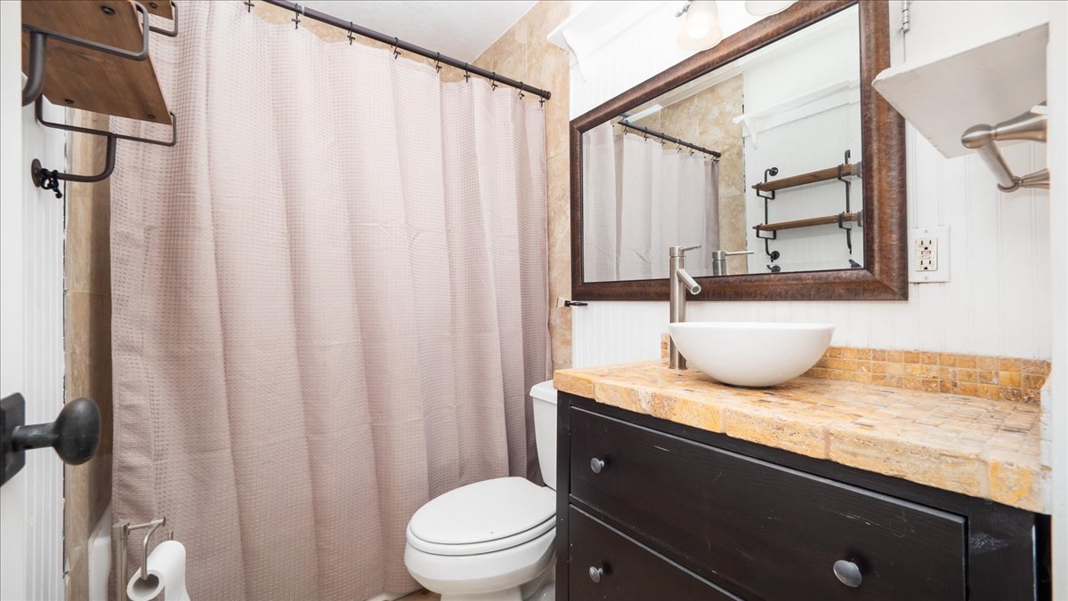 Jurupa Valley, California, 92509, United States, 4 Bedrooms Bedrooms, ,2 BathroomsBathrooms,Residential,For Sale,1927832
