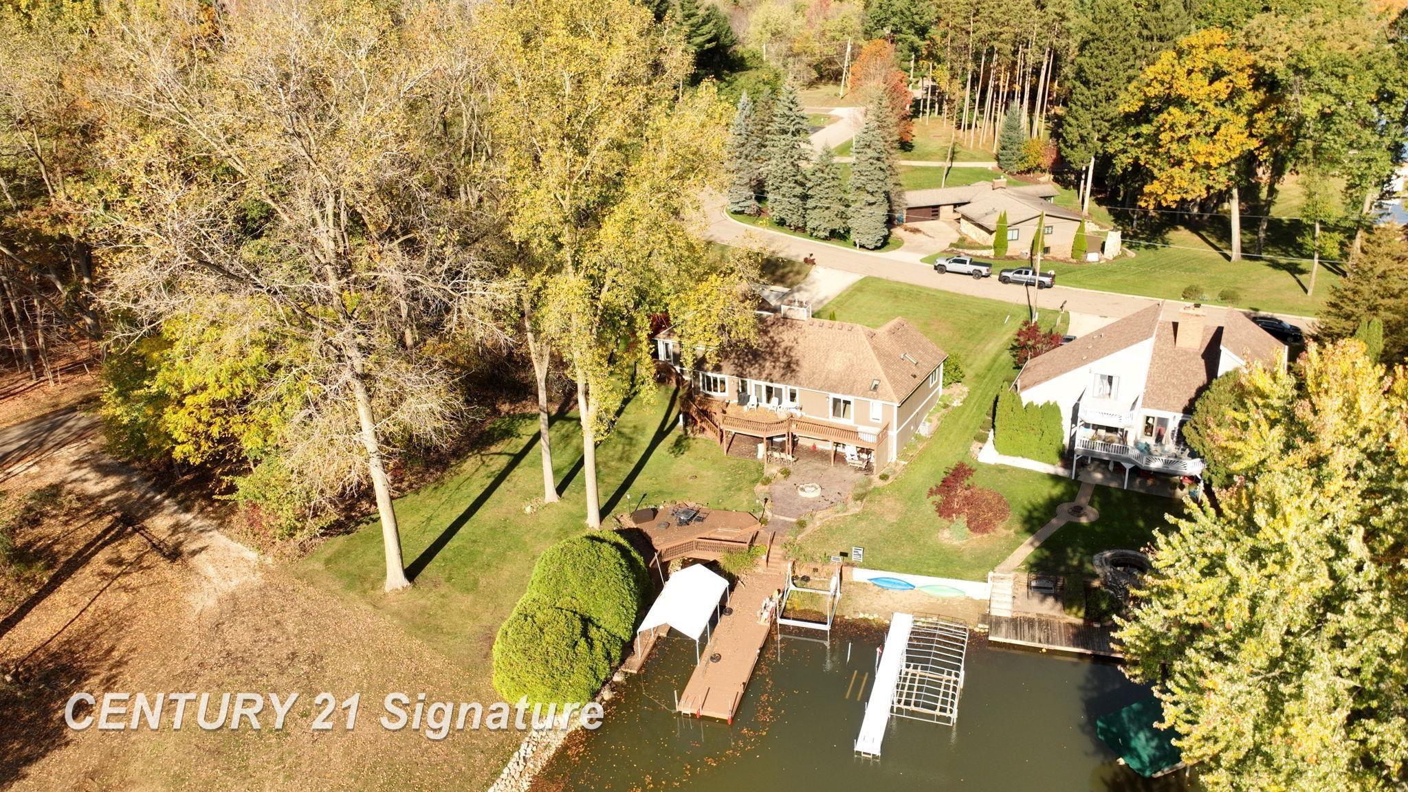 Fenton, Michigan, 48430, United States, 6 Bedrooms Bedrooms, ,4 BathroomsBathrooms,Residential,For Sale,1976063