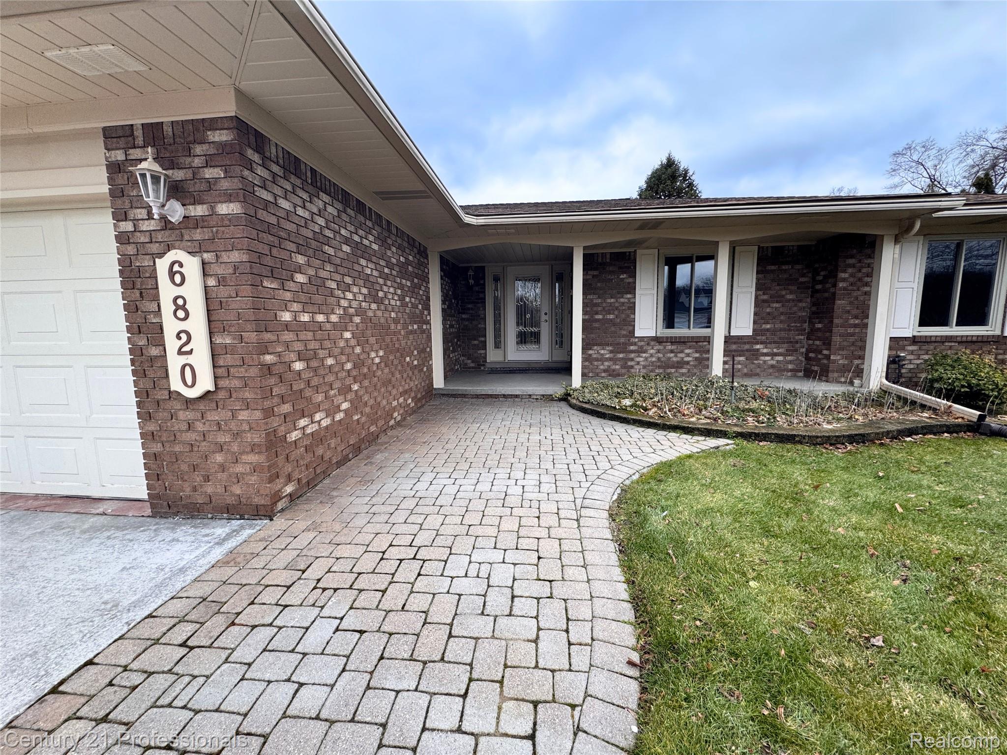 Troy, Michigan, 48085, United States, 4 Bedrooms Bedrooms, ,3 BathroomsBathrooms,Residential,For Sale,2009052