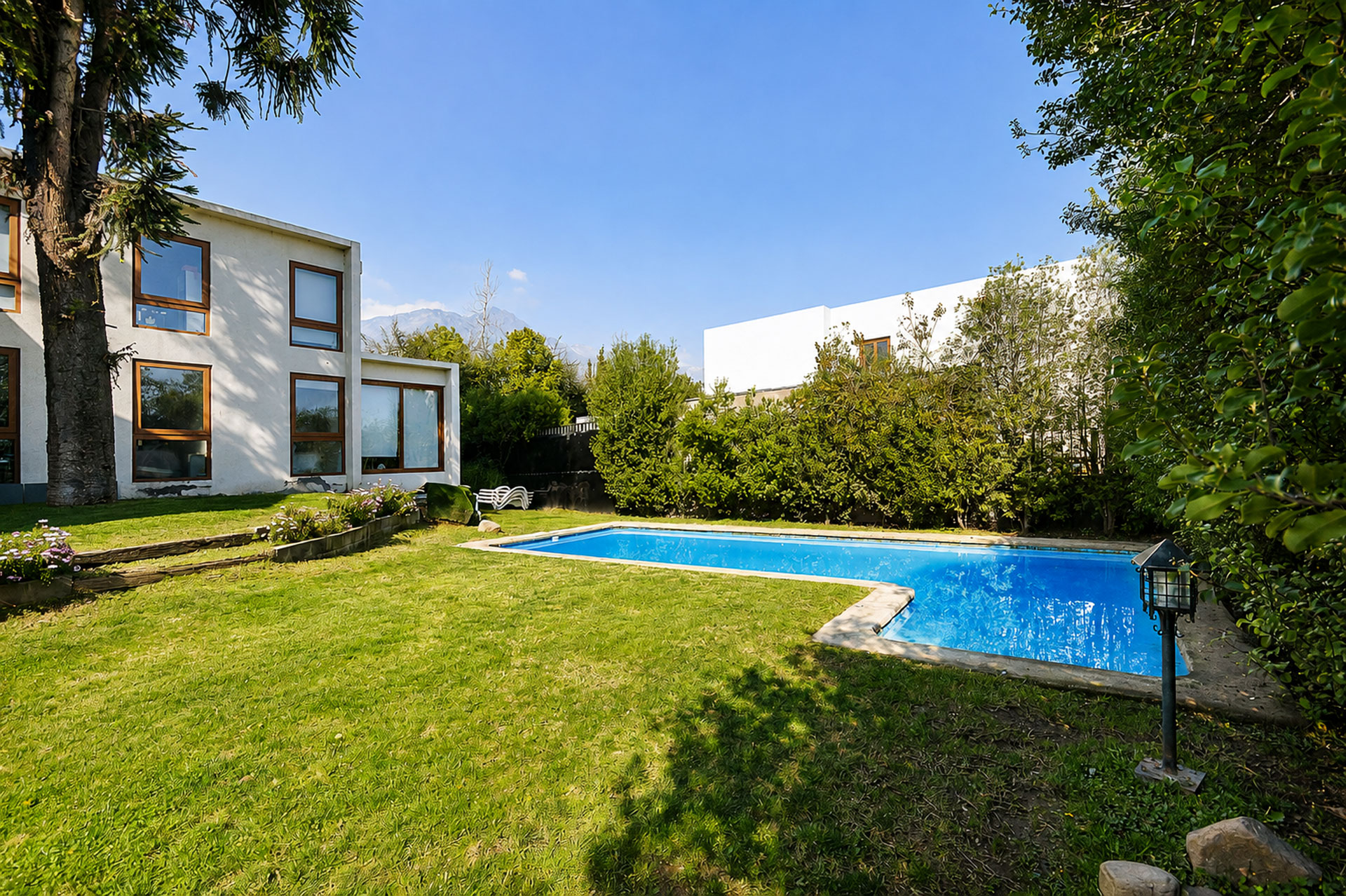  Modern home with generous living spaces,  in La Reina Alta - 物件實景