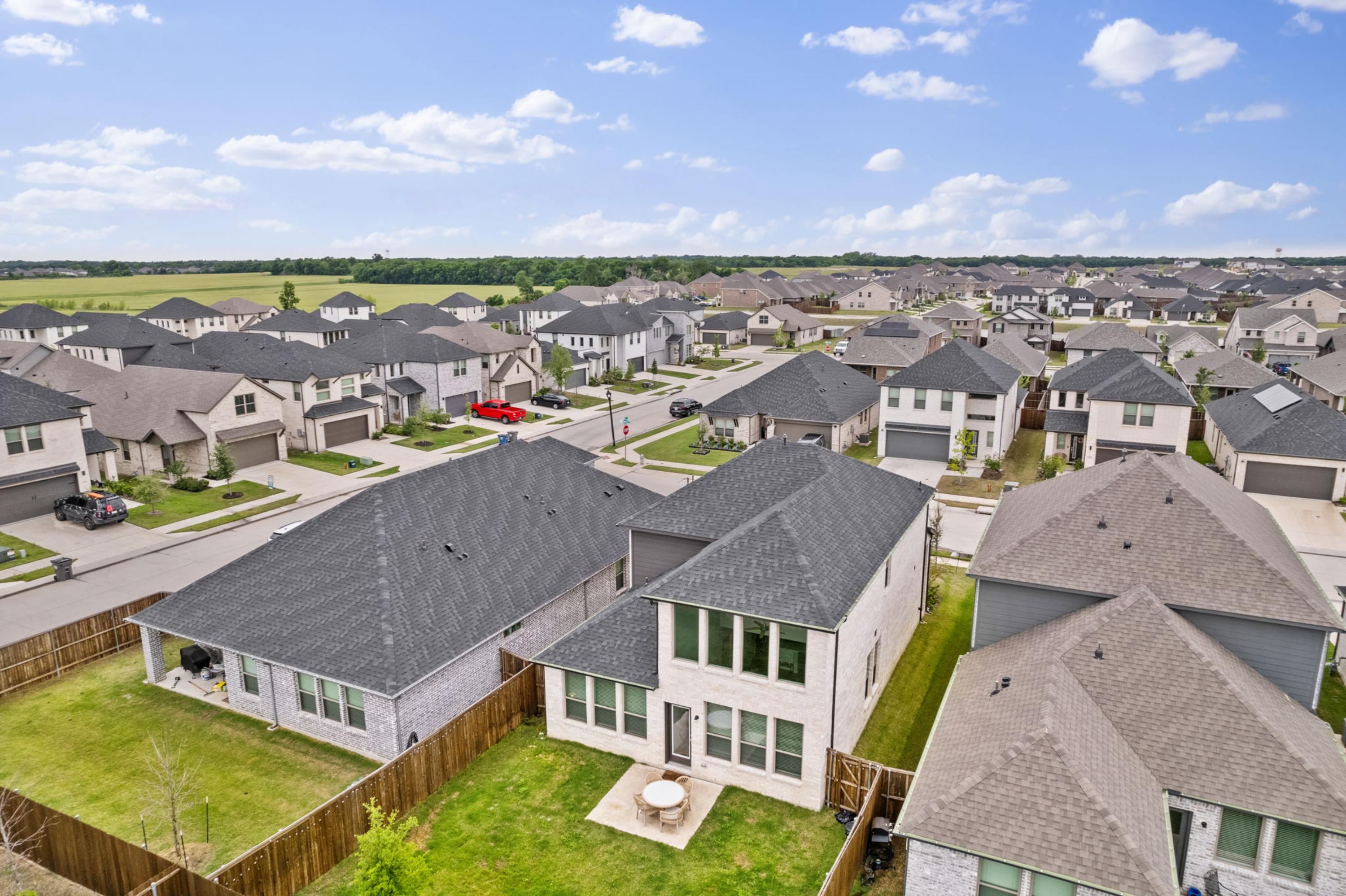  High Ceilings, Natural Light, and Modern Elegance in McKinney ISD - 物件實景