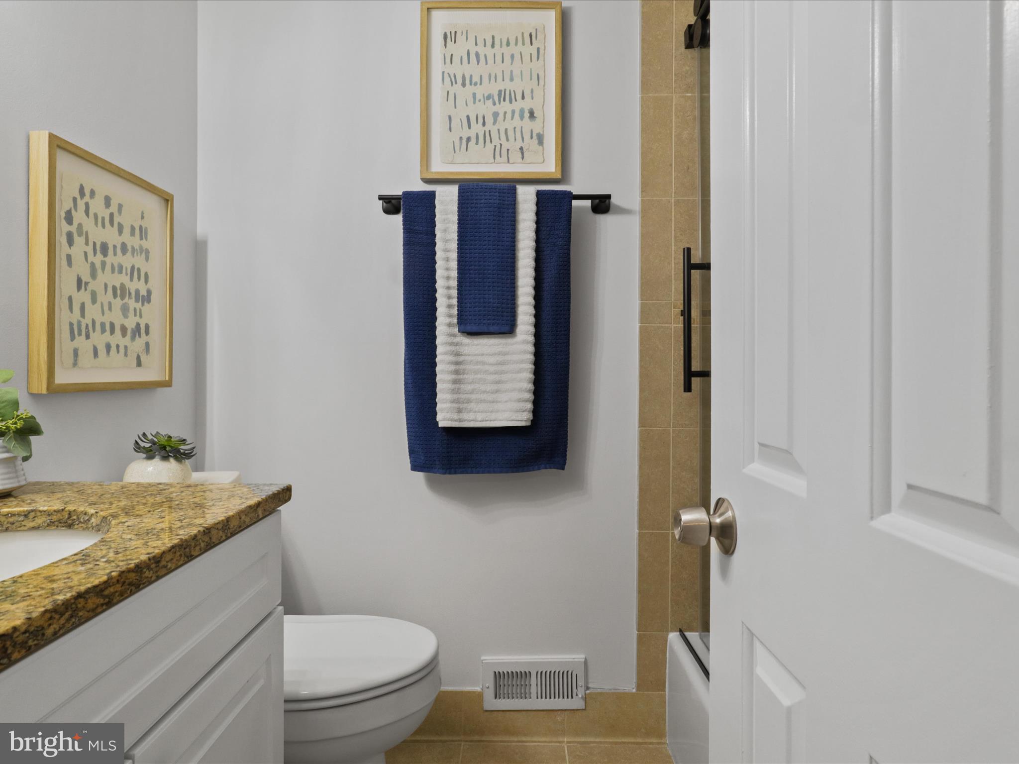 Arlington, Virginia, 22205, United States, 3 Bedrooms Bedrooms, ,3 BathroomsBathrooms,Residential,For Sale,1943915