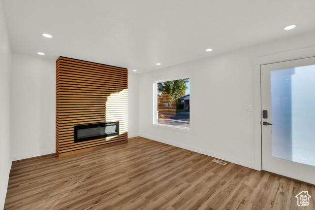 Murray, Utah, 84107, United States, 5 Bedrooms Bedrooms, ,3 BathroomsBathrooms,Residential,For Sale,2009099