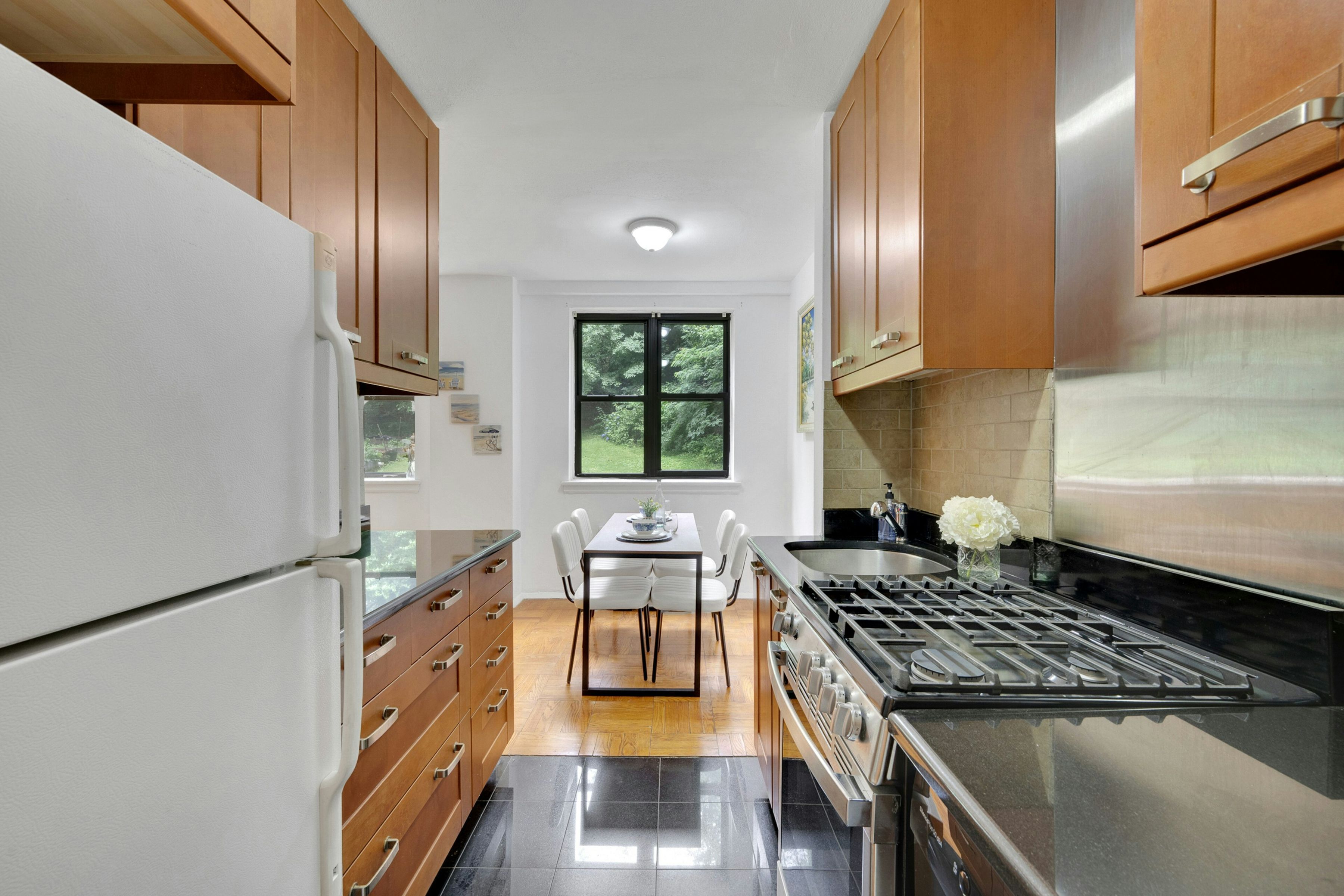 735 Kappock Street - 物件實景