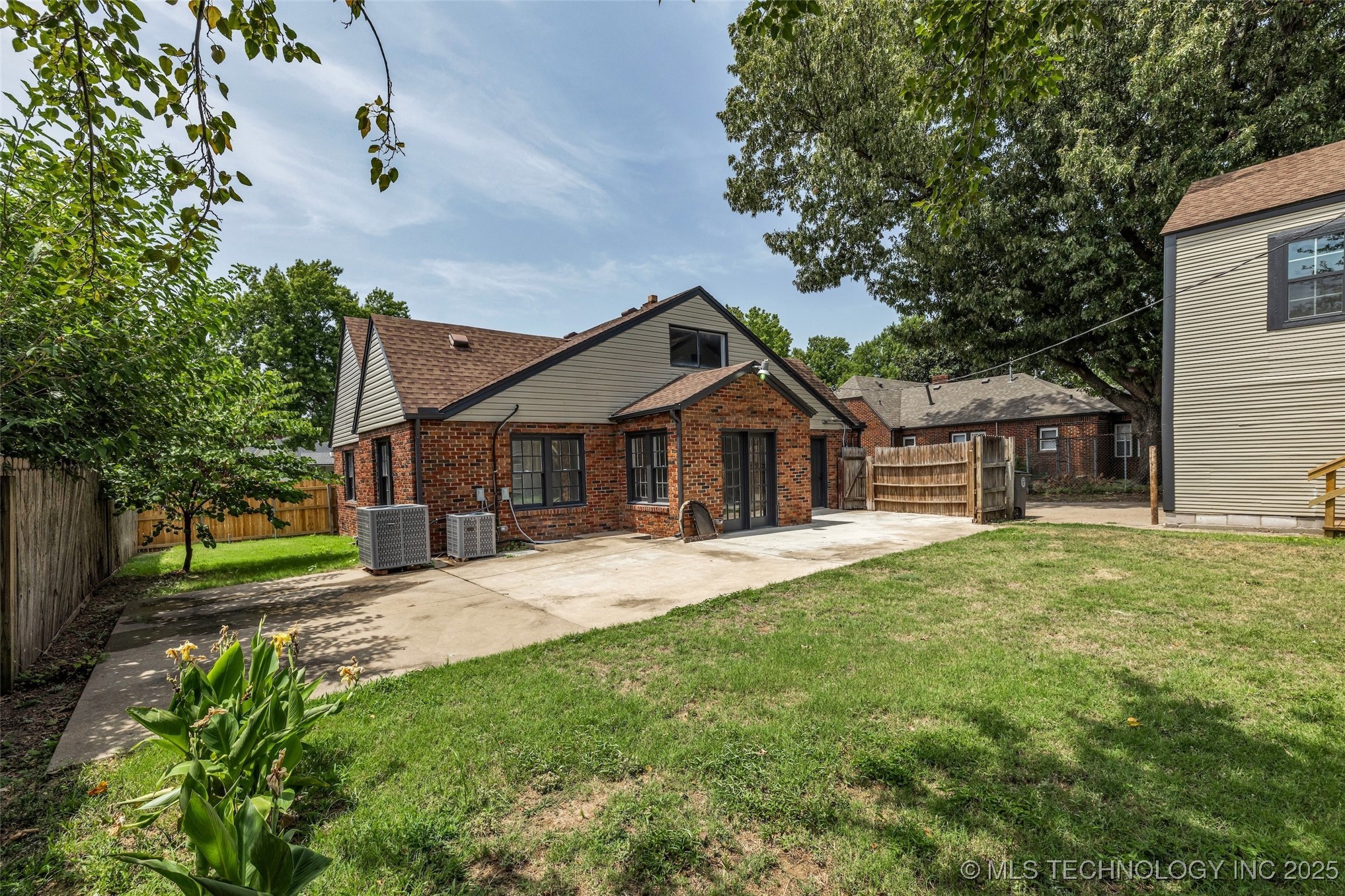 Tulsa, Oklahoma, 74104, United States, 3 Bedrooms Bedrooms, ,3 BathroomsBathrooms,Residential,For Sale,1890482