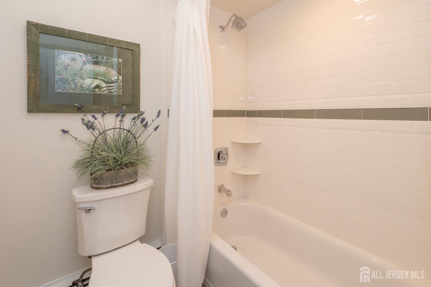 Milltown, New Jersey, 08850, United States, 4 Bedrooms Bedrooms, ,2 BathroomsBathrooms,Residential,For Sale,1885841